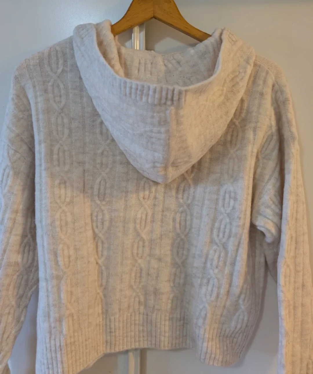 RW&CO Cream Cable Knit Hoodie - Brand New (M) image indicator(3)