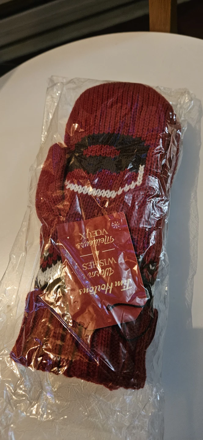 #gifting Tim Hortons Hat and Mittens - photo 5
