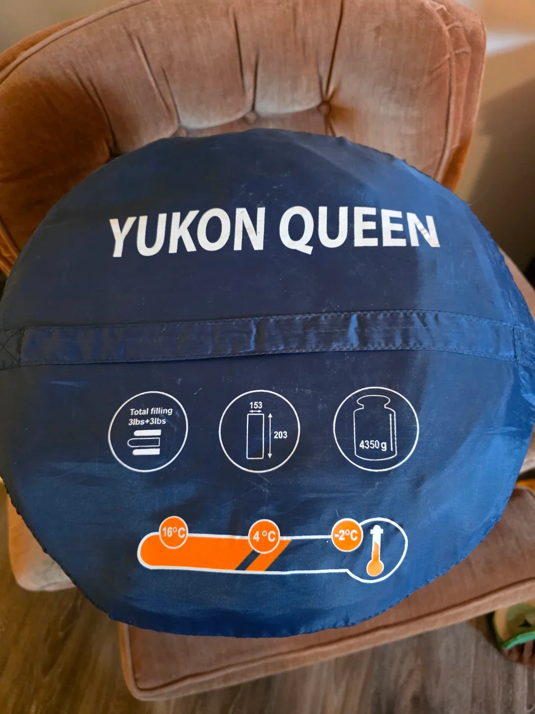Queen sized sleeping bag and 2 pads image indicator(2)