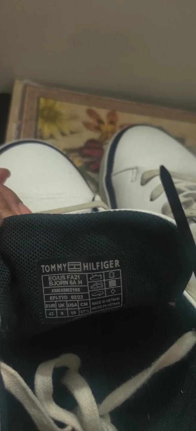 Tommy Hilfiger White Sneakers image indicator(10)