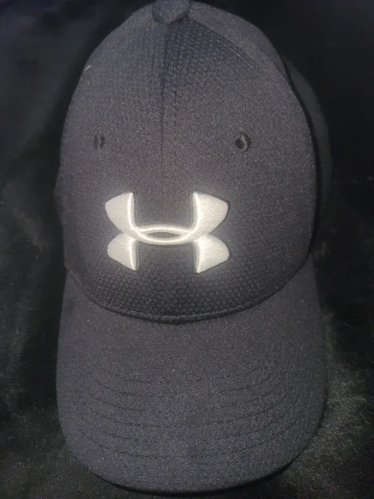 YOUTH Under Armour Black Hat thumbnail