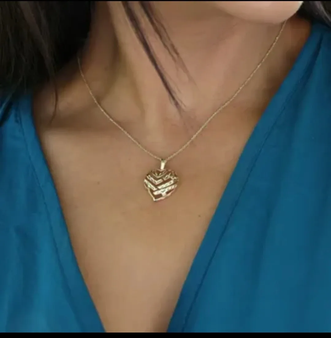 14k Gold Heart Pendant Necklace. image indicator(2)