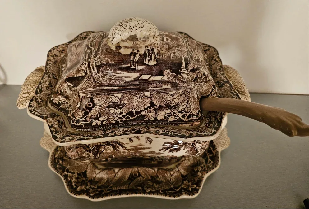 Antique Mason's Vista China Tureen / Large image indicator(2)