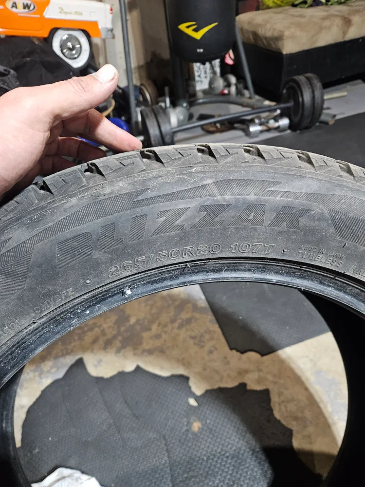 Bridgestone 265/50R20 Tire image indicator(2)