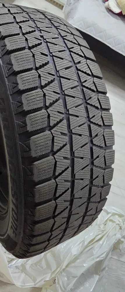 Winter Tire 235/65R17 with Wheel Bridgestone image indicator(5)