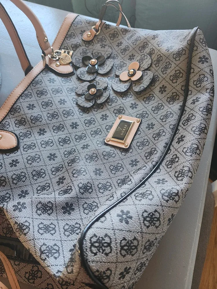 Brand New Guess Beige Tote Bag image indicator(2)