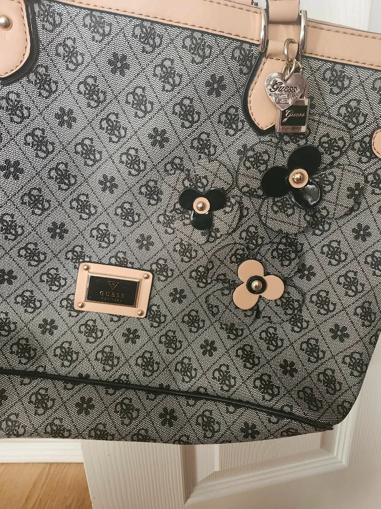 Brand New Guess Beige Tote Bag image indicator(3)