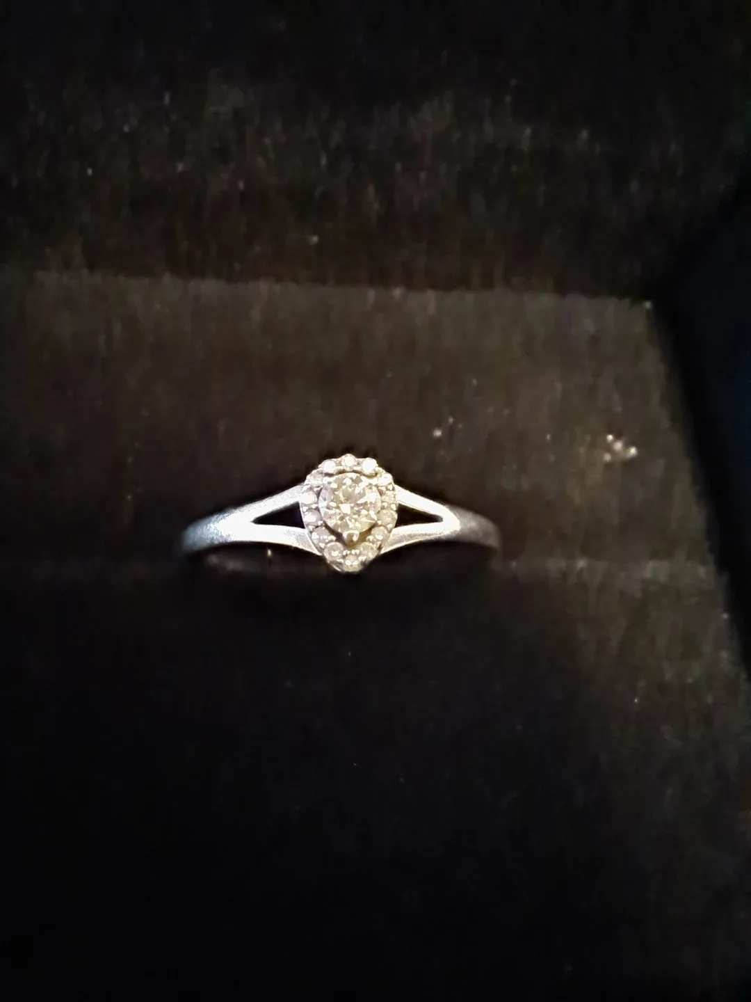 Peoples 10K Gold Diamond Ring image indicator(6)