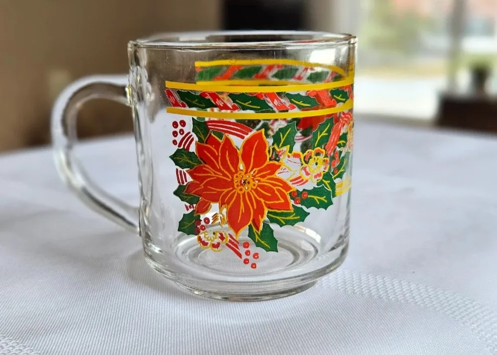 New Vintage 4 Piece Christmas Mug Set image indicator(6)