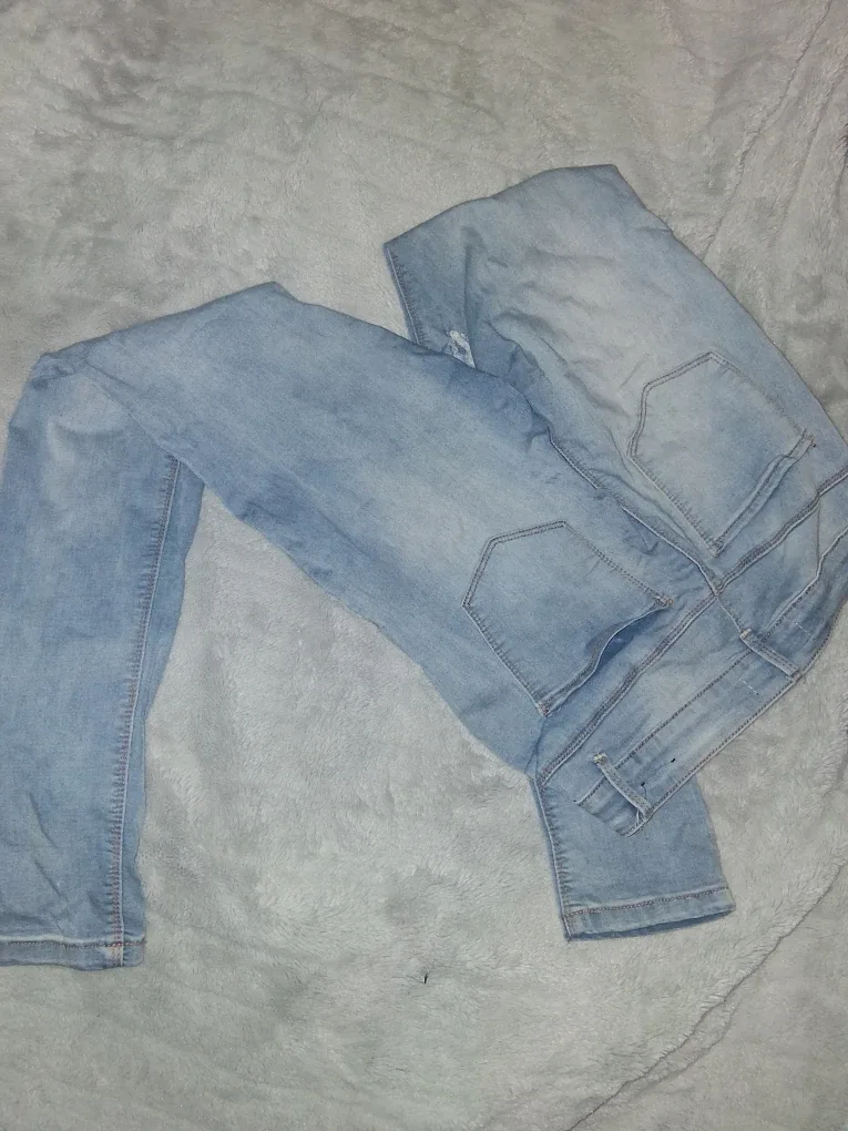 Miami 7 Distressed Skinny Jeans - Size 7