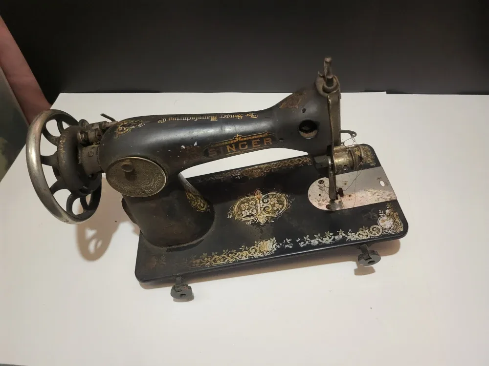 Antique 1923 Singer Sewing Machine