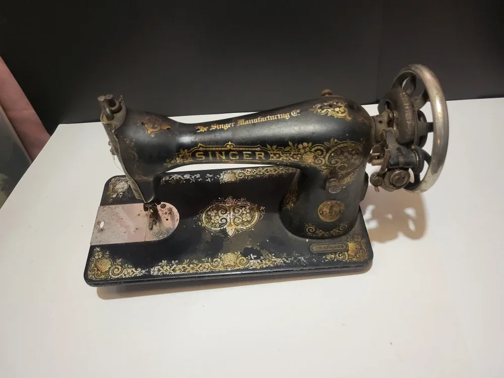 Antique 1923 Singer Sewing Machine image indicator(2)