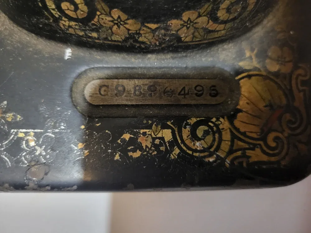 Antique 1923 Singer Sewing Machine image indicator(3)