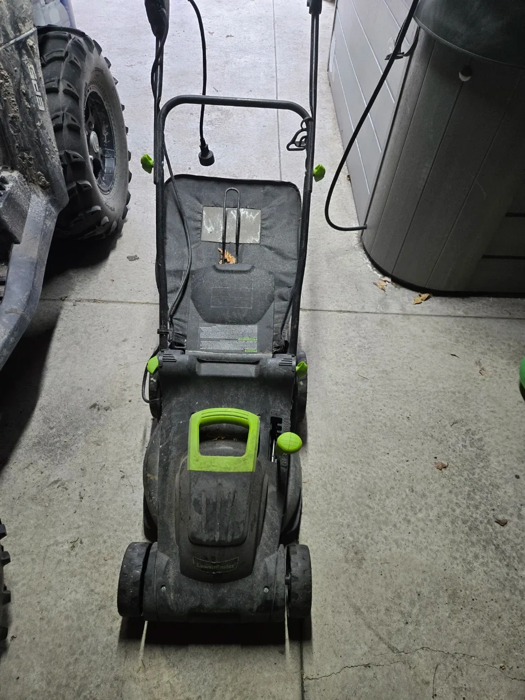 LawnMaster 15" Electric Lawn Mower image indicator(2)