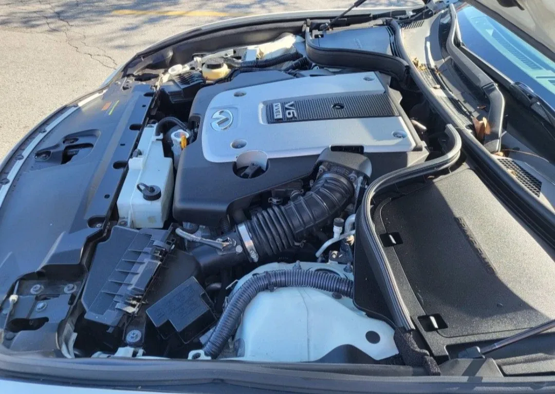 Infiniti Q60 Coupe - White image indicator(6)