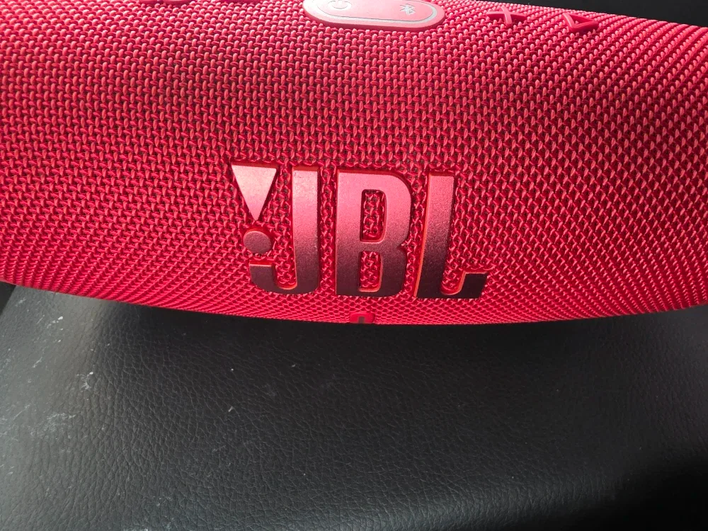 JBL Charge 5 Red Bluetooth Speaker image indicator(2)