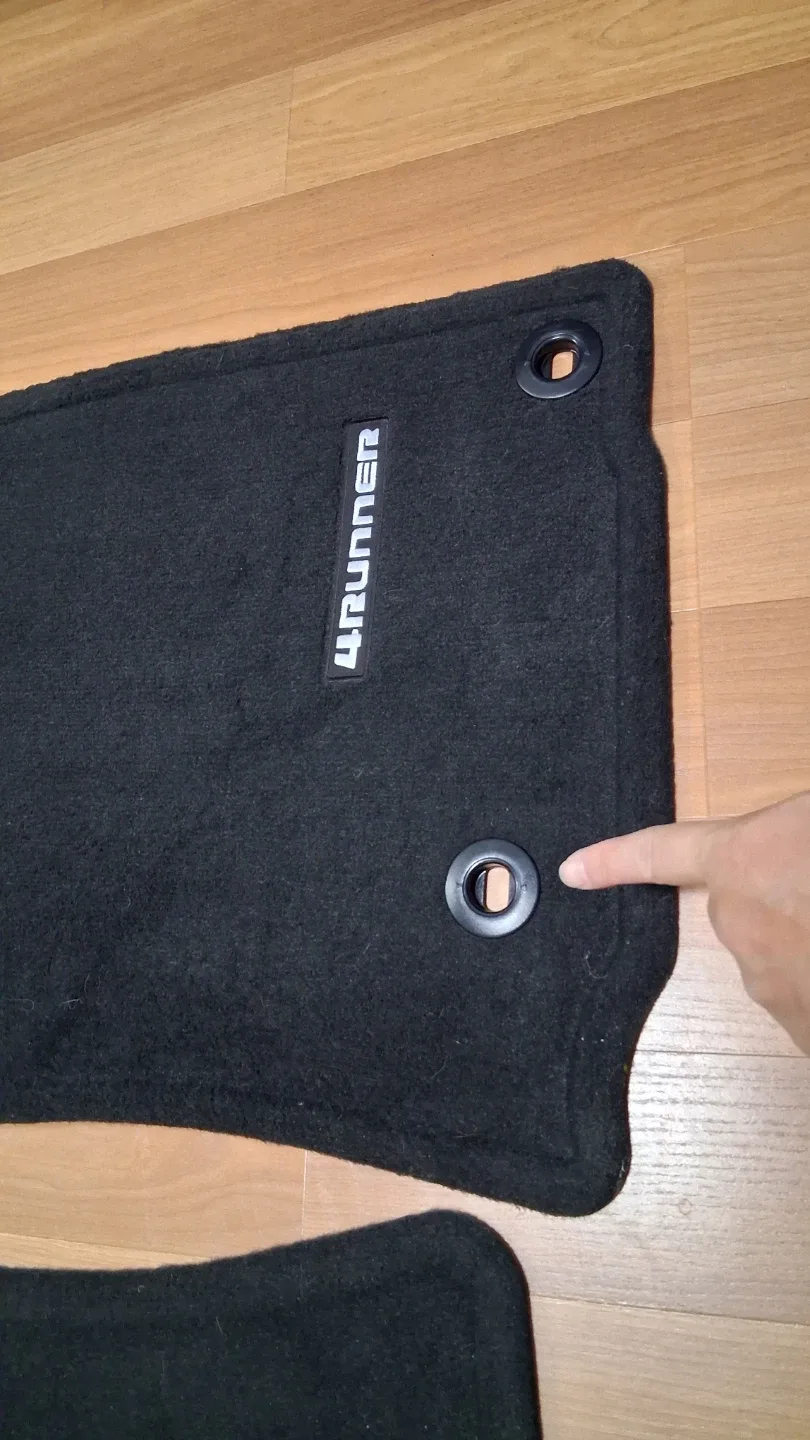 Toyota 4Runner black carpet floor mats Front Seats image indicator(4)