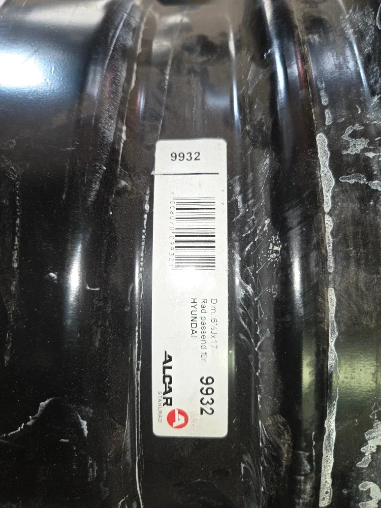 Set of 4 black steel wheels, 17 inch. image indicator(2)