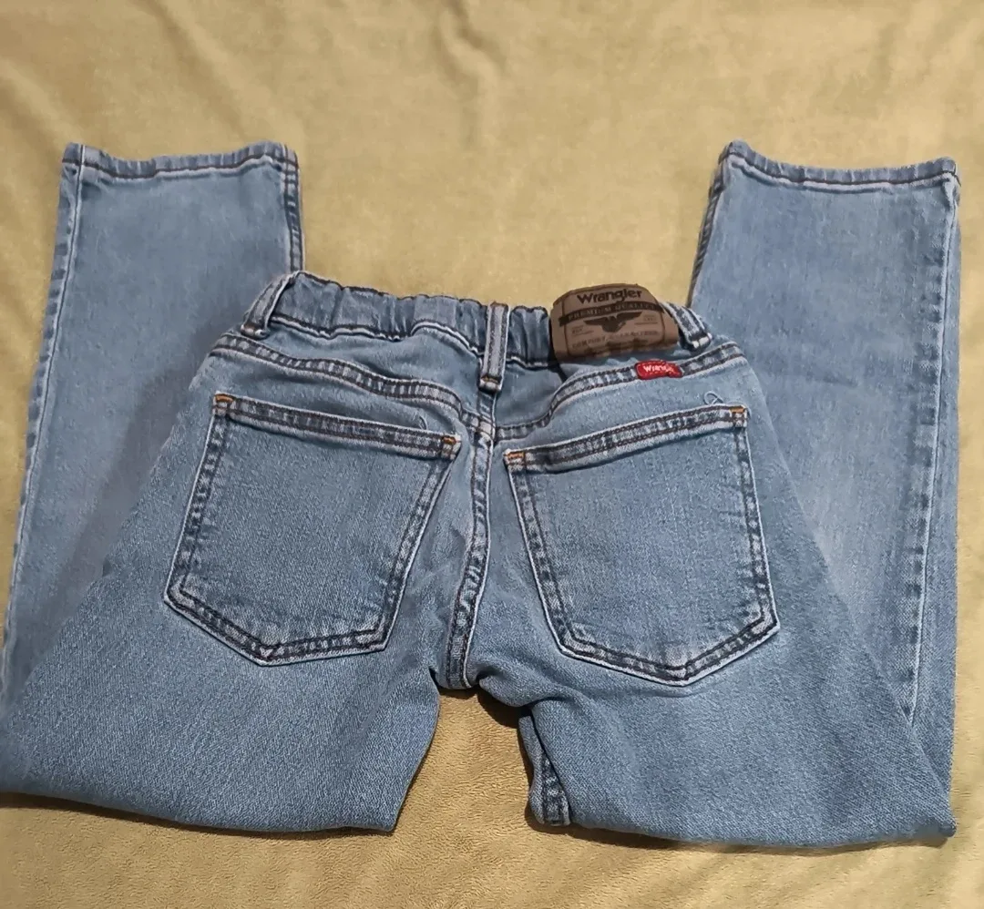 Wrangler girl's Classic Straight Jeans, Size 8 image indicator(4)