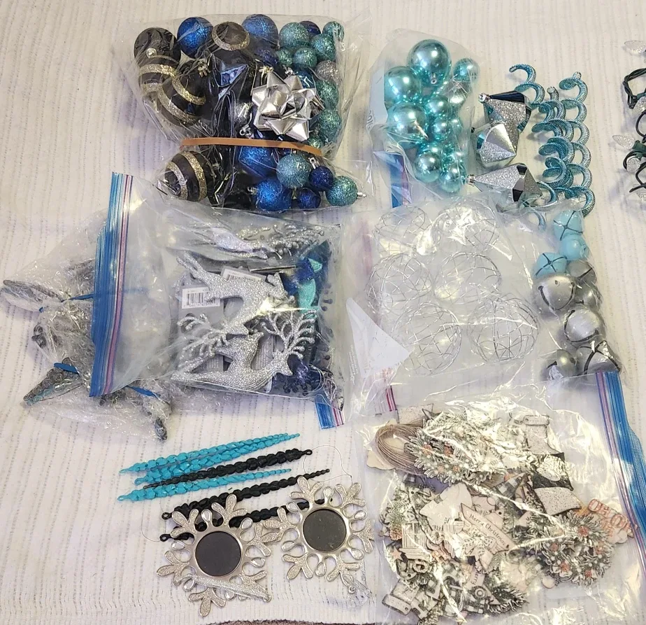 Christmas Ornaments & Decorations image indicator(2)