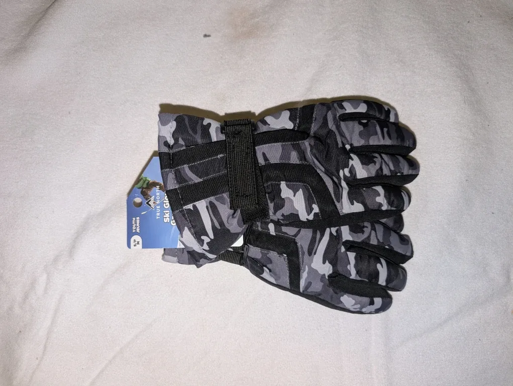 BNWT Boys sz sm/med hat, ski gloves, neck warmer