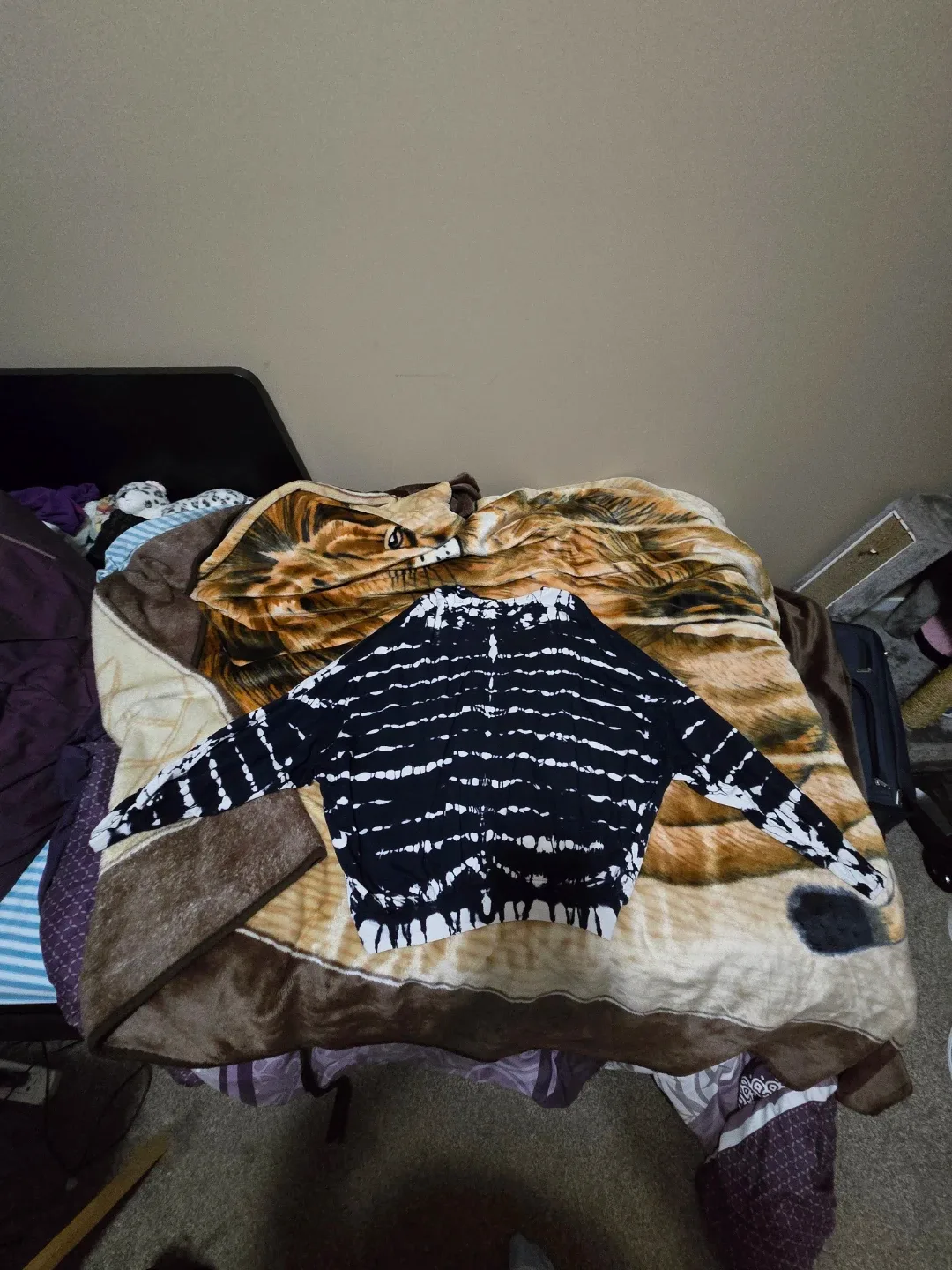 Tie Dye Lounge Set - Top & Pants image indicator(2)