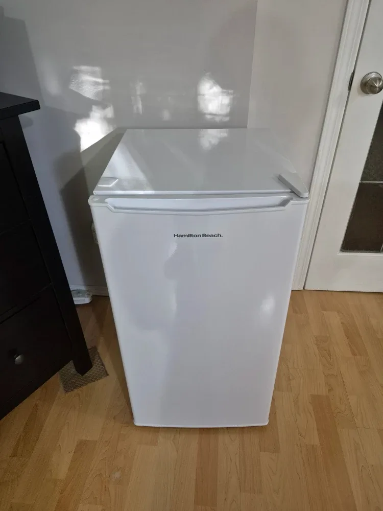 Hamilton Beach White Mini Fridge image indicator(2)