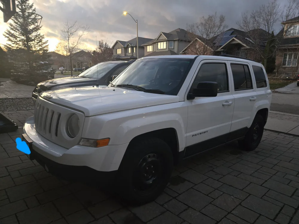 Jeep Patriot - White SUV image indicator(3)