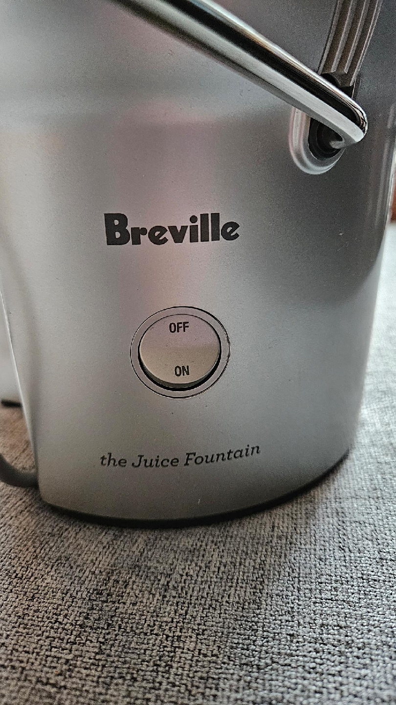 Breville the Juice Fountain Juicer + 2 Books - photo 3