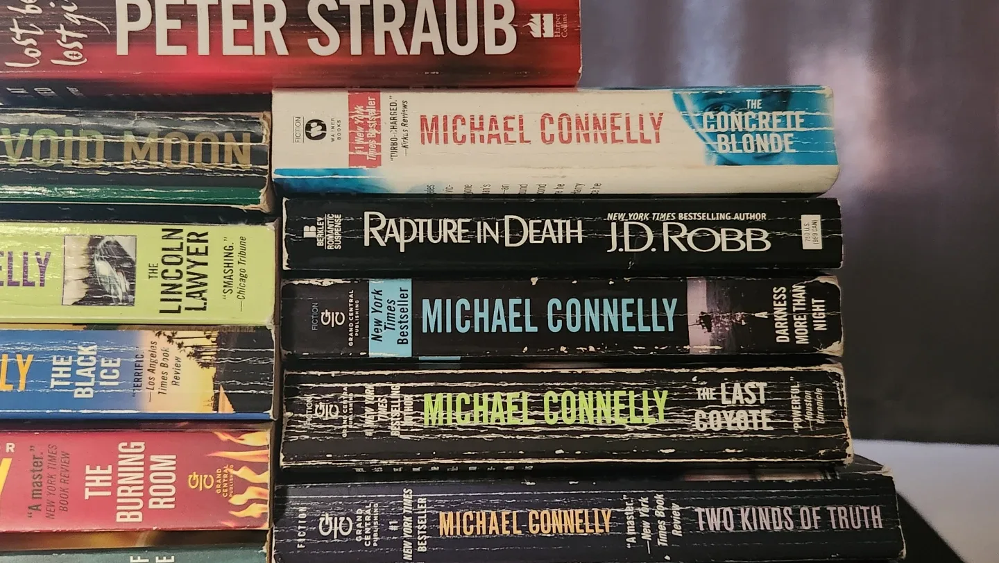 21 Michael Connelly & 4 others image indicator(7)