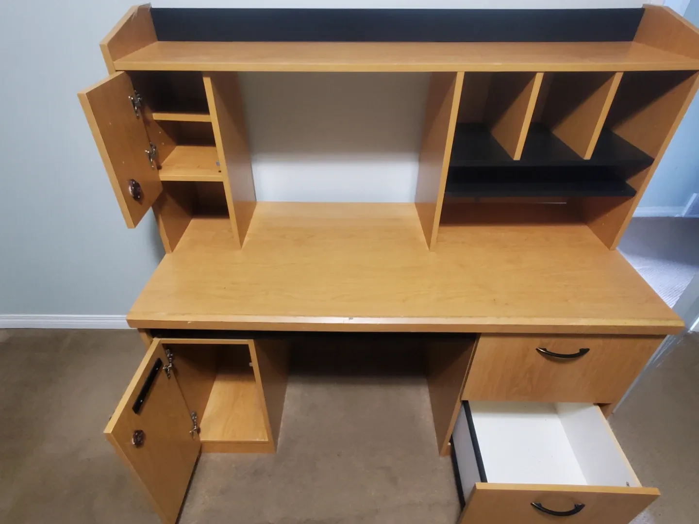 Wooden Desk with Hutch image indicator(4)