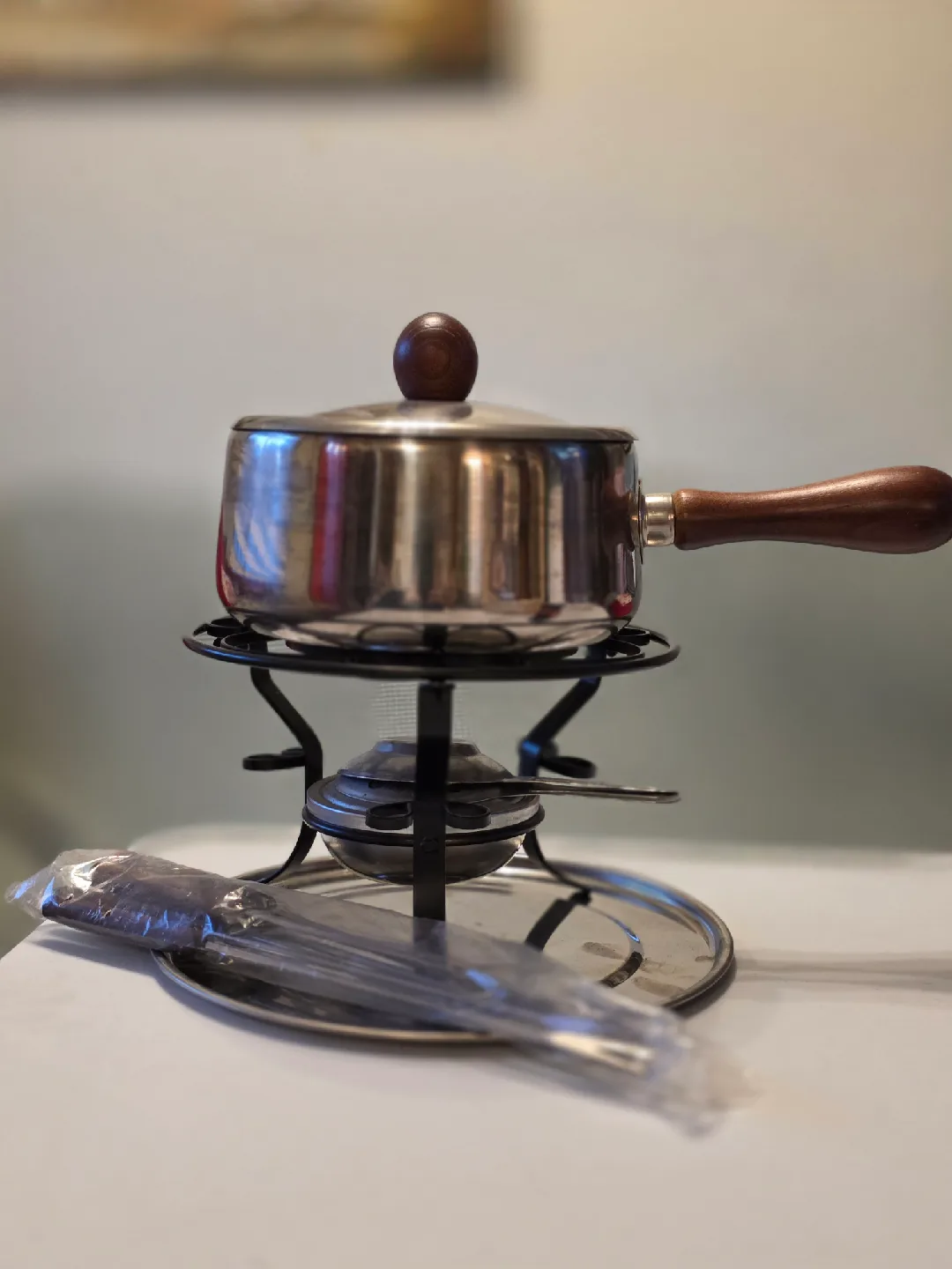 Fondue Pot Set with Forks image indicator(8)