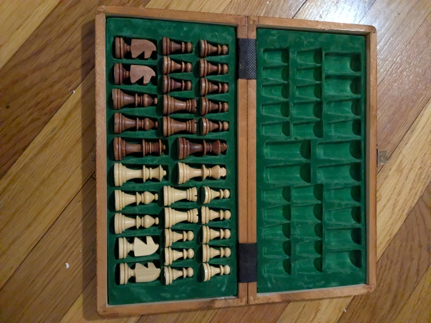 Magnetic Travel, Folding Wooden Chess Set - photo 3