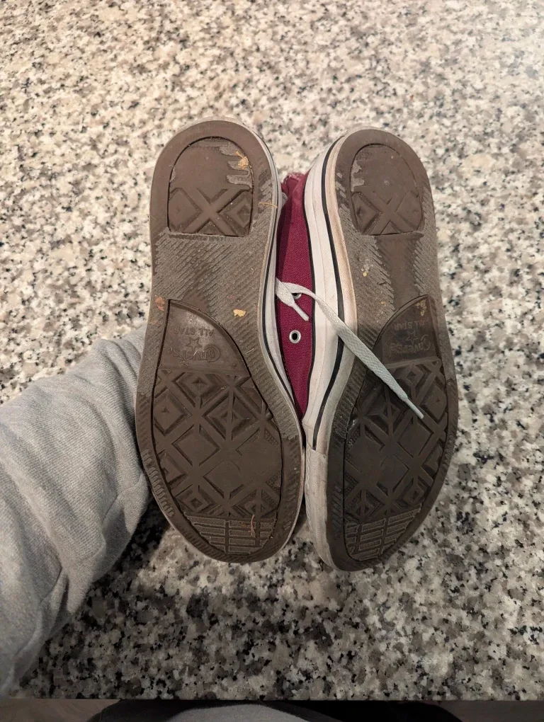 Chucks Converse Maroon image indicator(4)