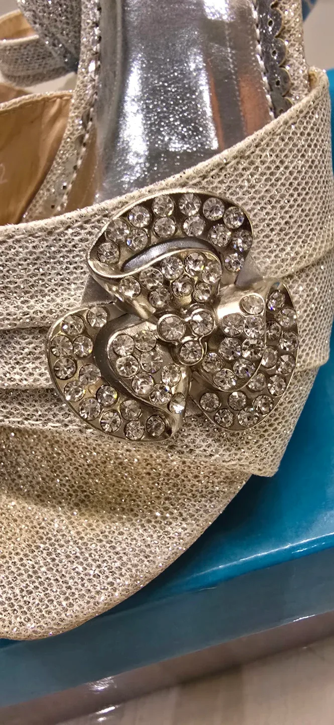 Beautiful Girl's Silver Glitter Heels! - Size 2 Youth image indicator(3)