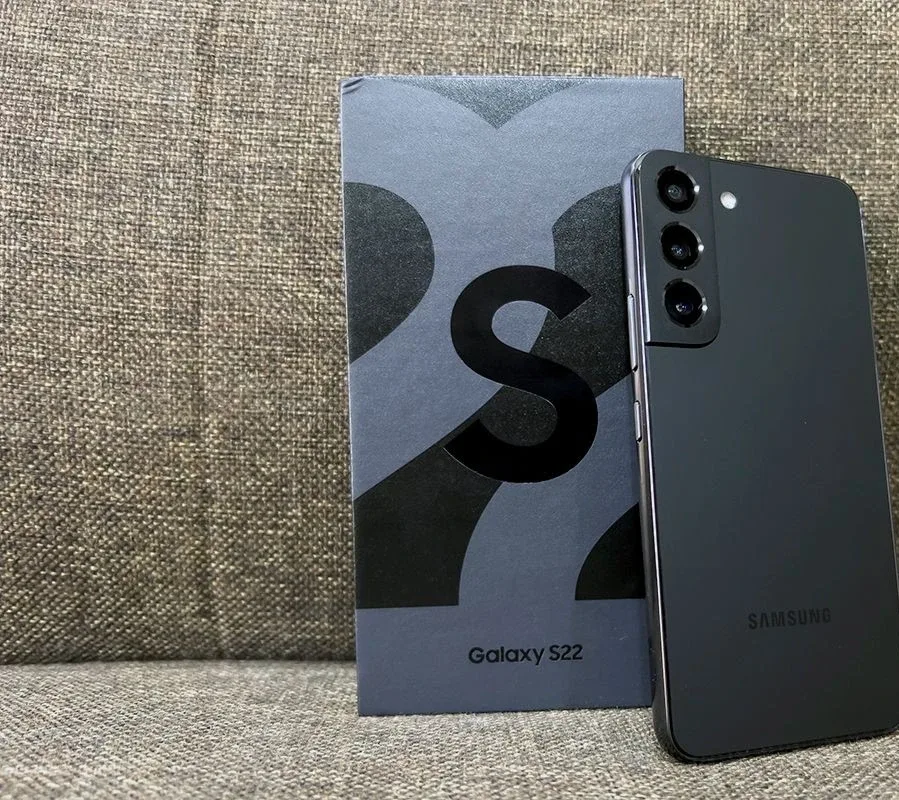 Samsung Galaxy S22 5G - Black (Unlocked Phone)