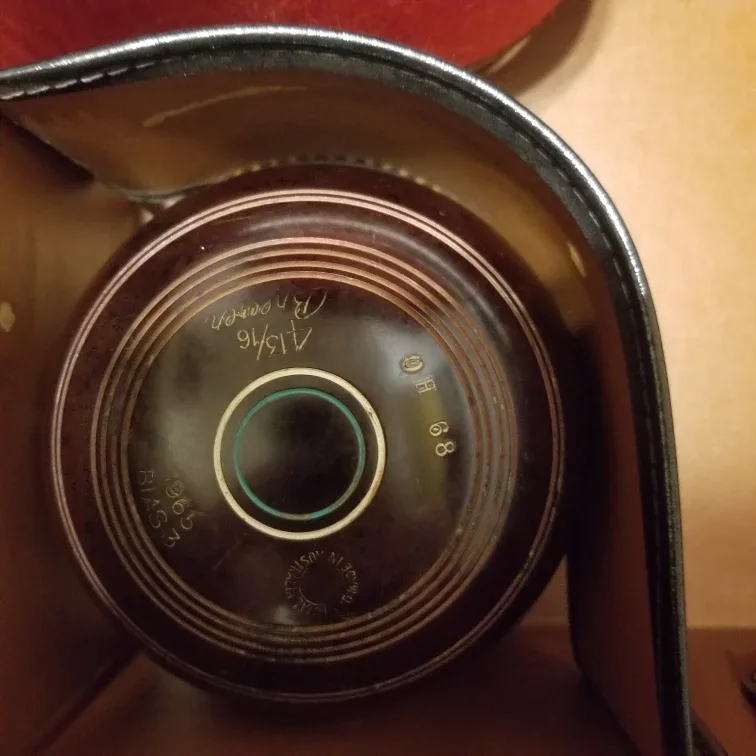 Vintage Lawn Bowling Set with Case image indicator(7)