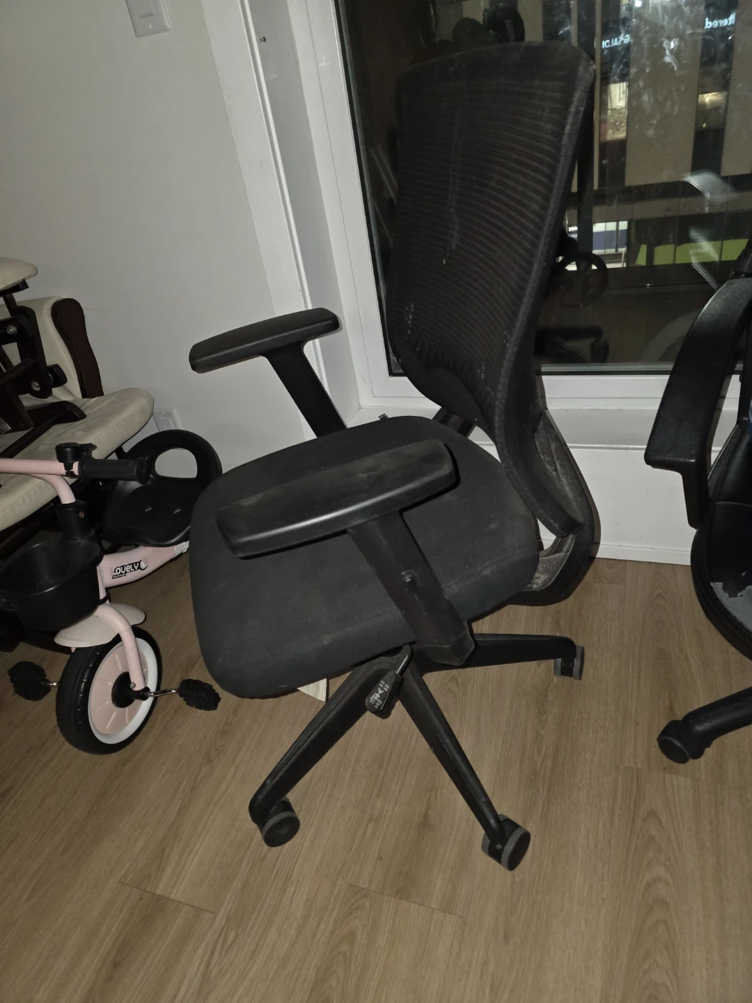 Black Office Chair - photo 2