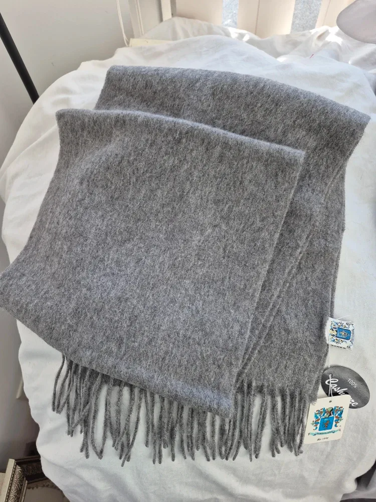 BNWT Portolano cashmere scarf image indicator(3)