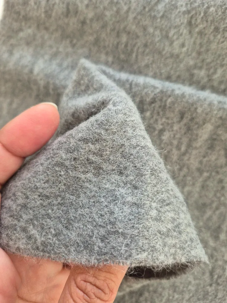 BNWT Portolano cashmere scarf image indicator(4)