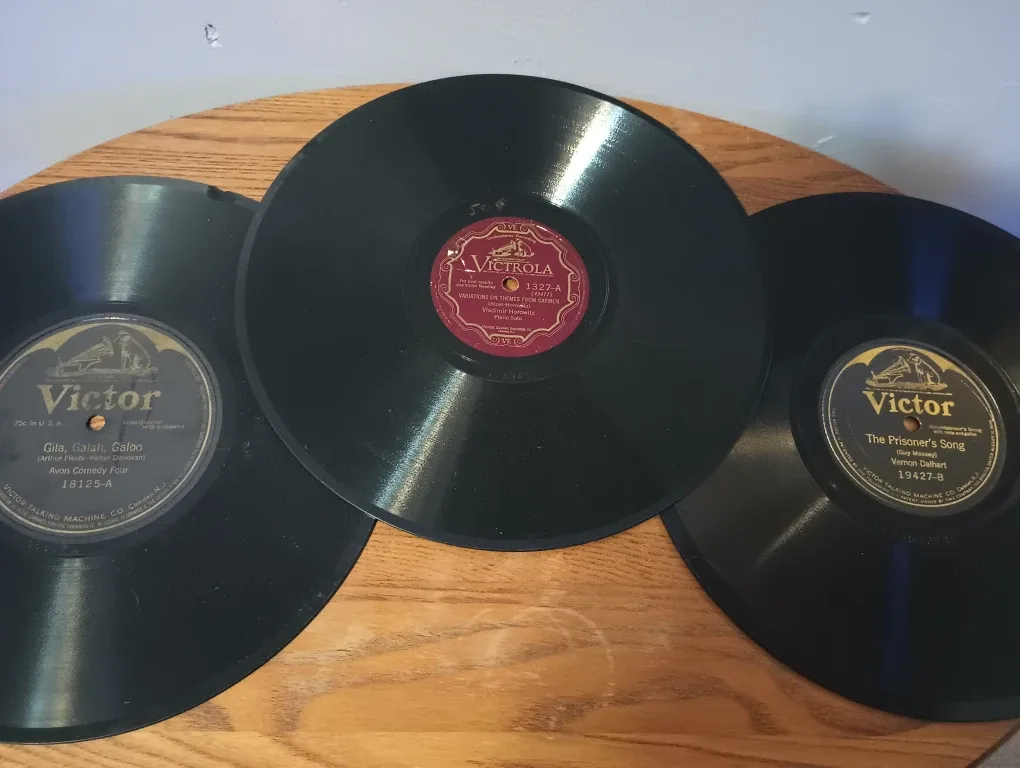 Vintage Victor & Columbia 10" Vinyl Records image indicator(2)