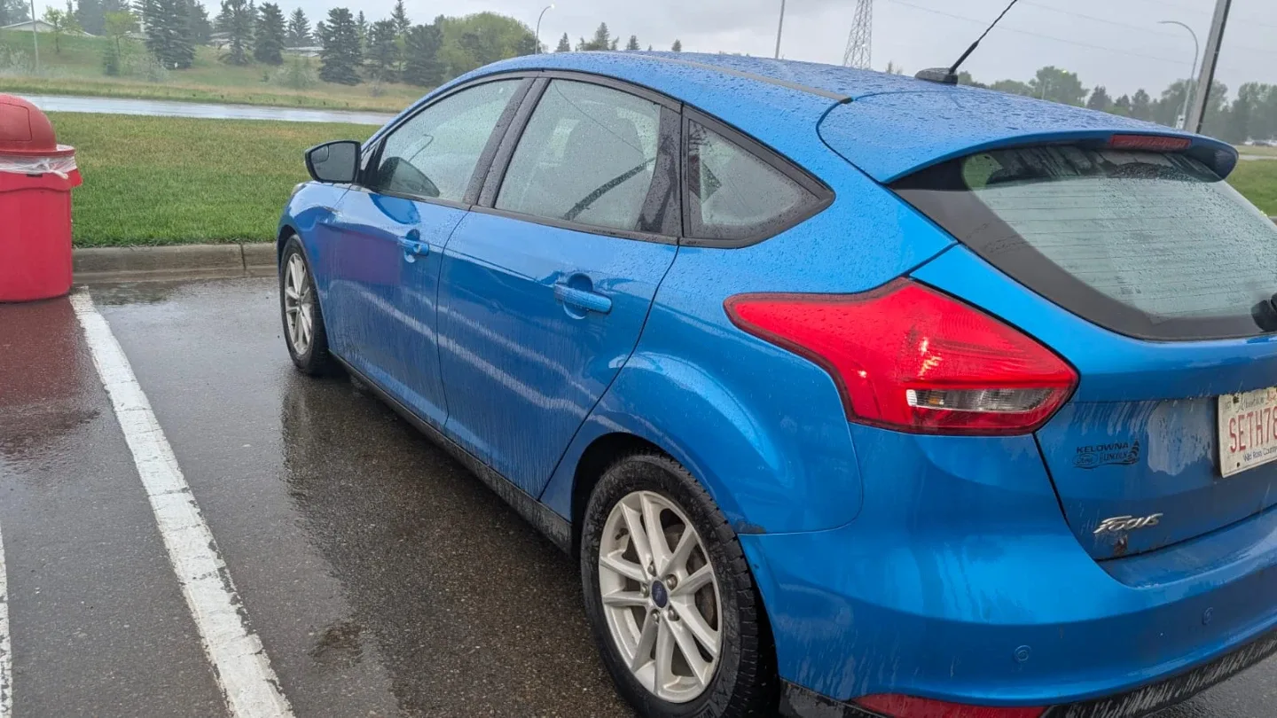 Blue Ford Focus Hatchback image indicator(9)