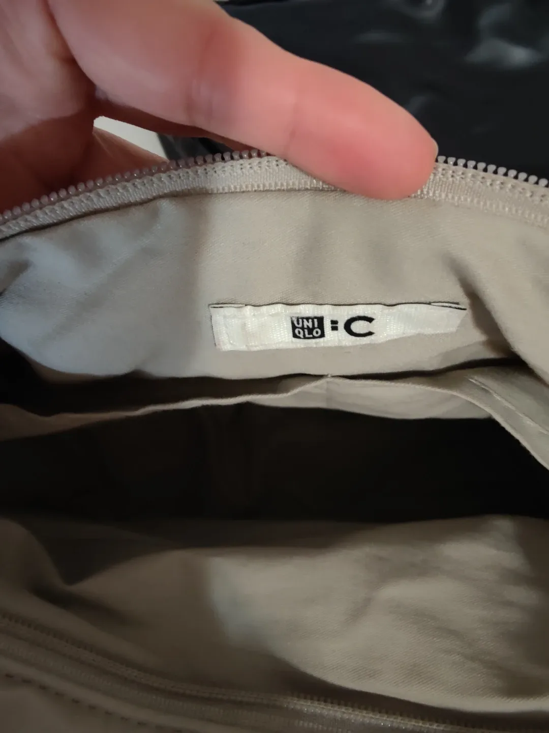 Uniqlo :C Half Moon Shoulder Bag - Black and Cream image indicator(3)