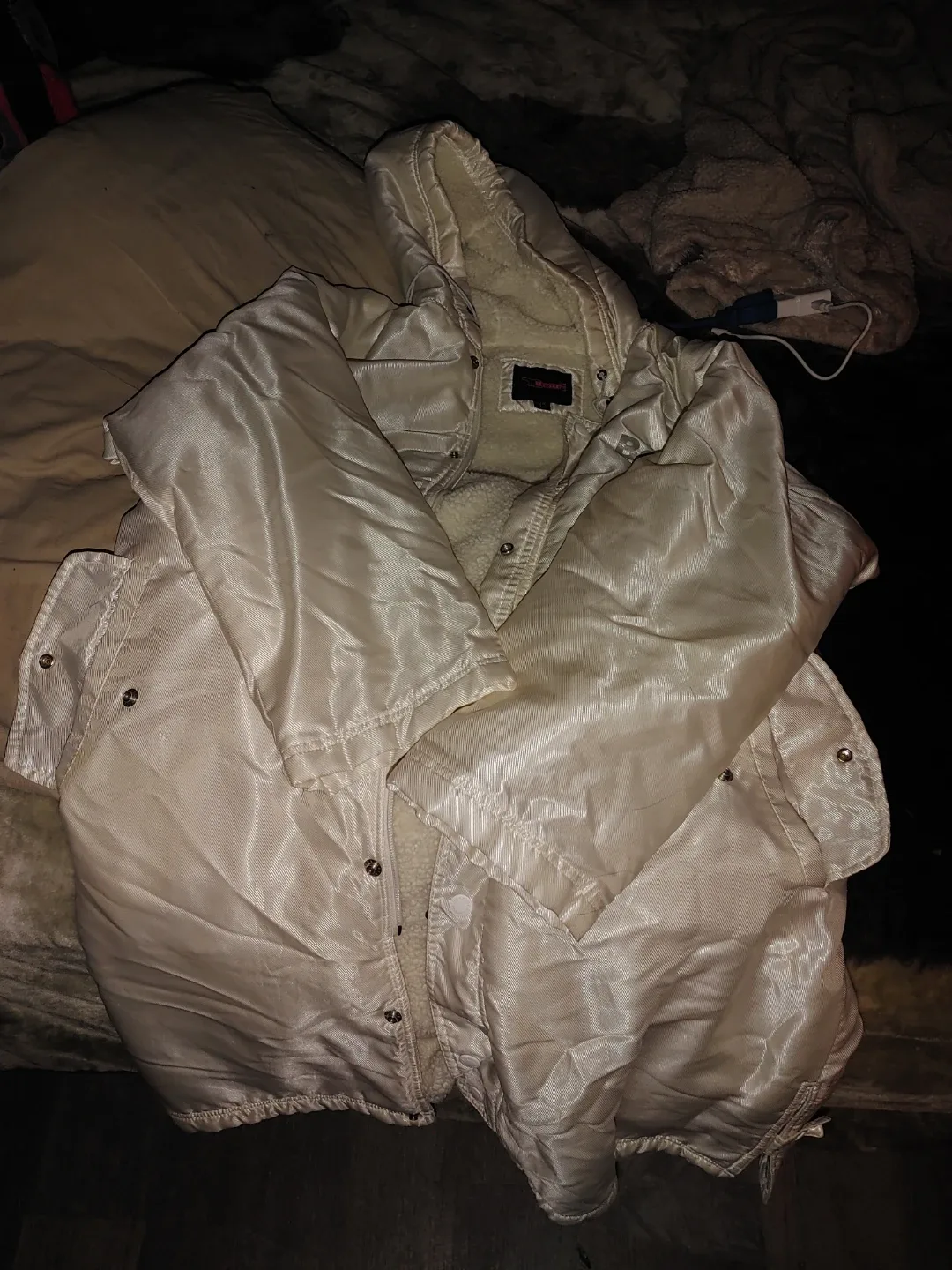 Bear's Den Puffer Jacket image indicator(2)