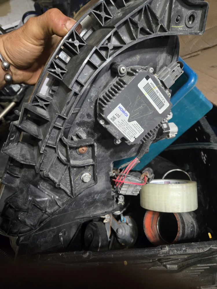 2010 Subaru Foster front left headlight with Xeon bulbs - photo 2