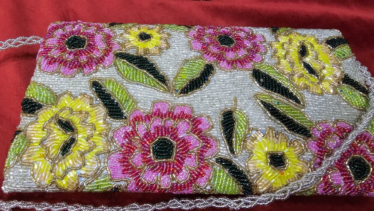 Beaded Clutch Purse image indicator(9)