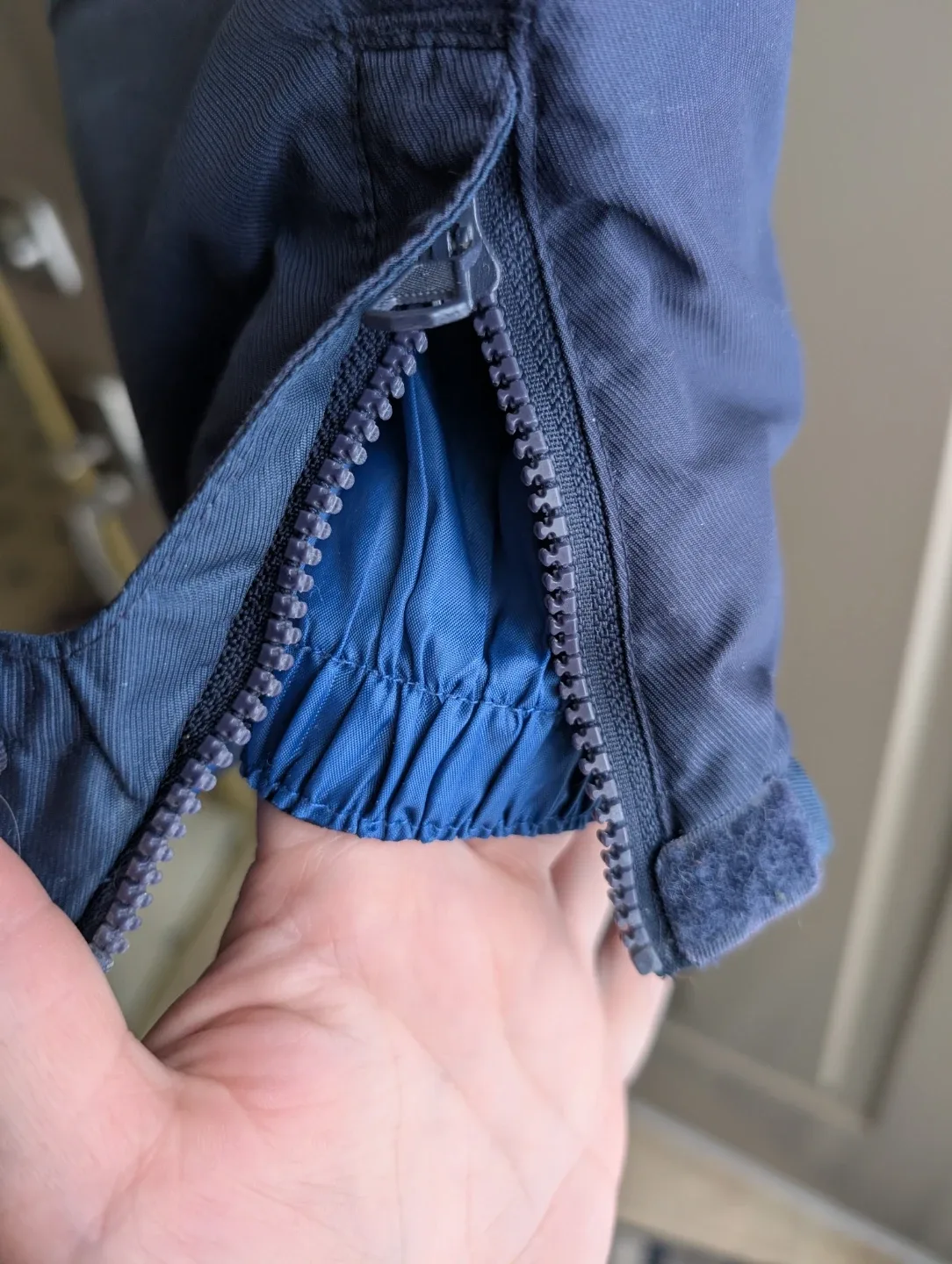 Boys sz 4/5 snow pants image indicator(7)