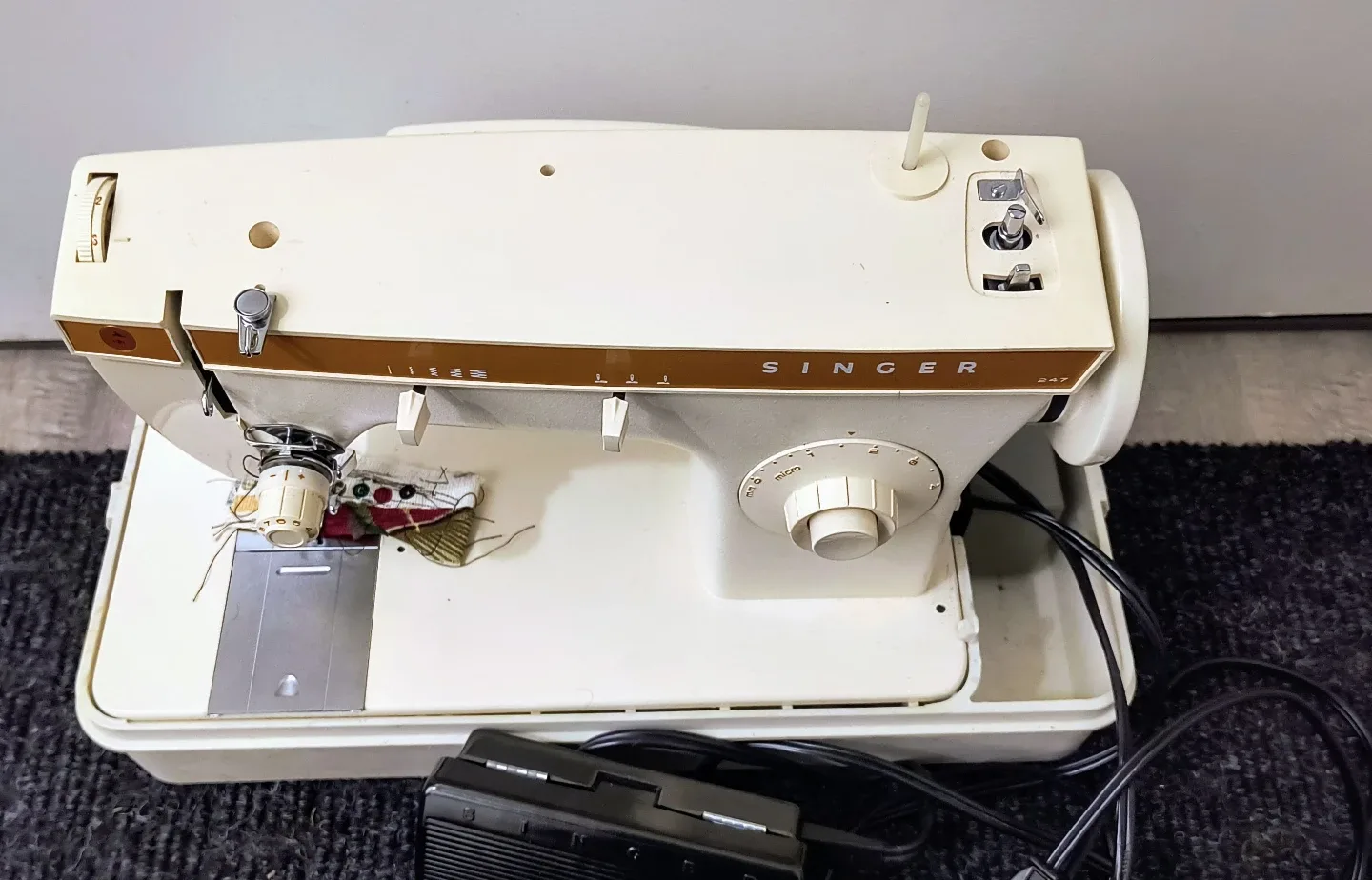Vintage Singer 247 Sewing Machine w/ Foot Pedal image indicator(3)