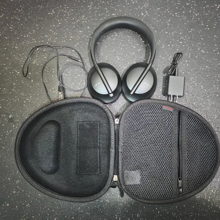 Bose Headphones 700, Noise Cancelling Bluetooth image indicator(7)