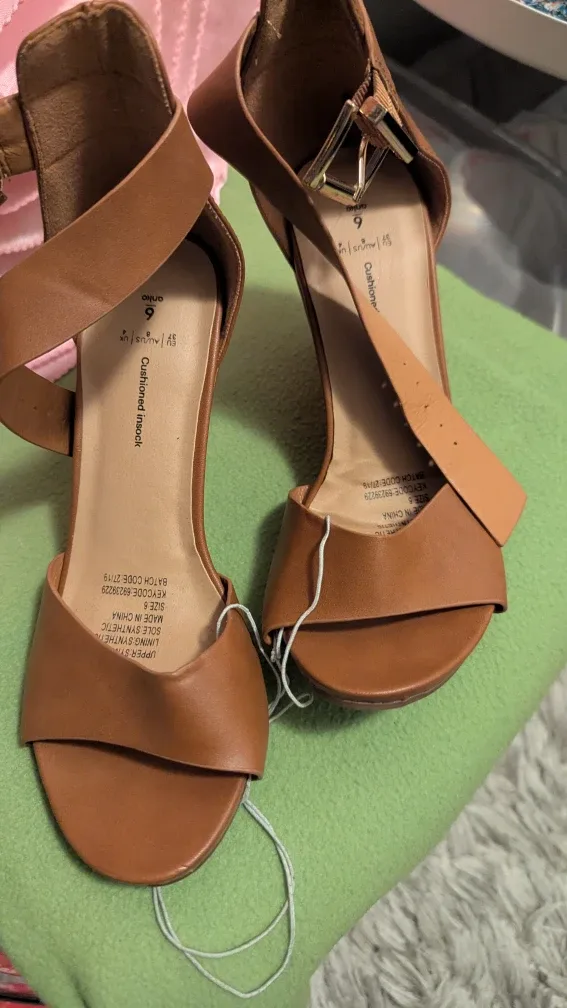 New Brown Heels - Size 6 image indicator(2)